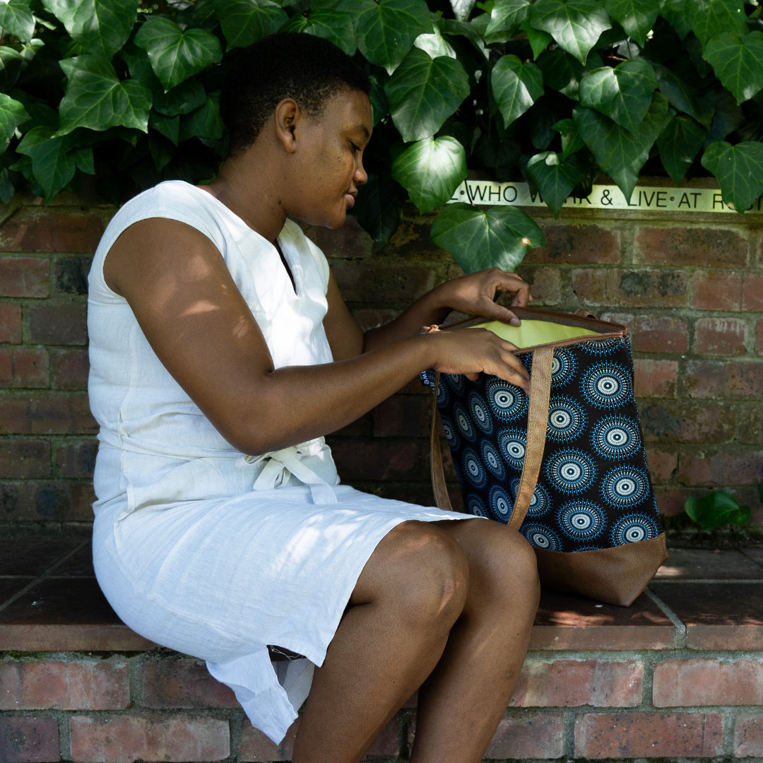 Unisex Shwe Leather Look Tote