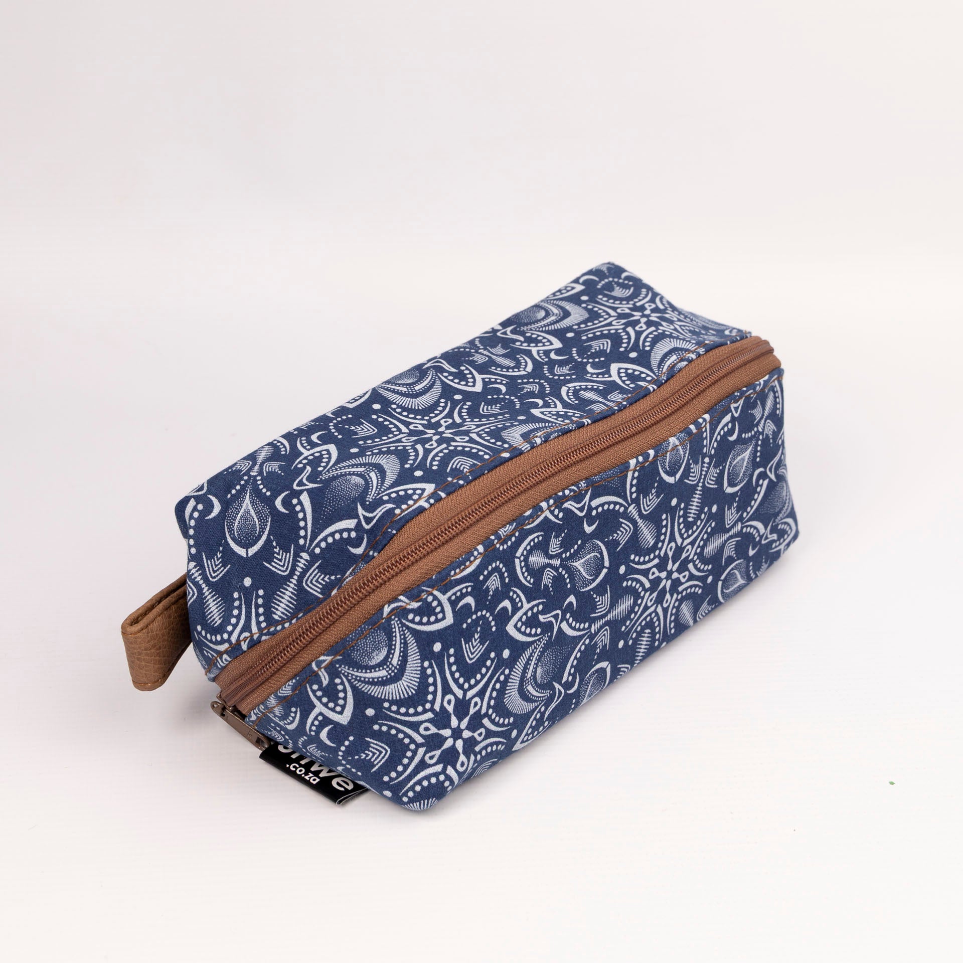 Unisex Shwe Zip Down Toiletry Bag