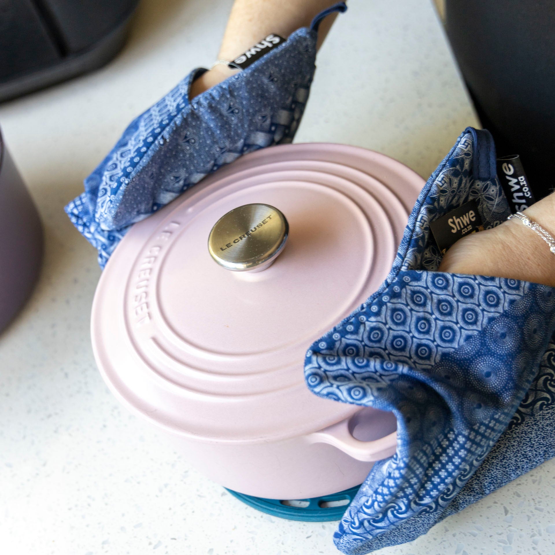 Unisex Shwe Pot Holder