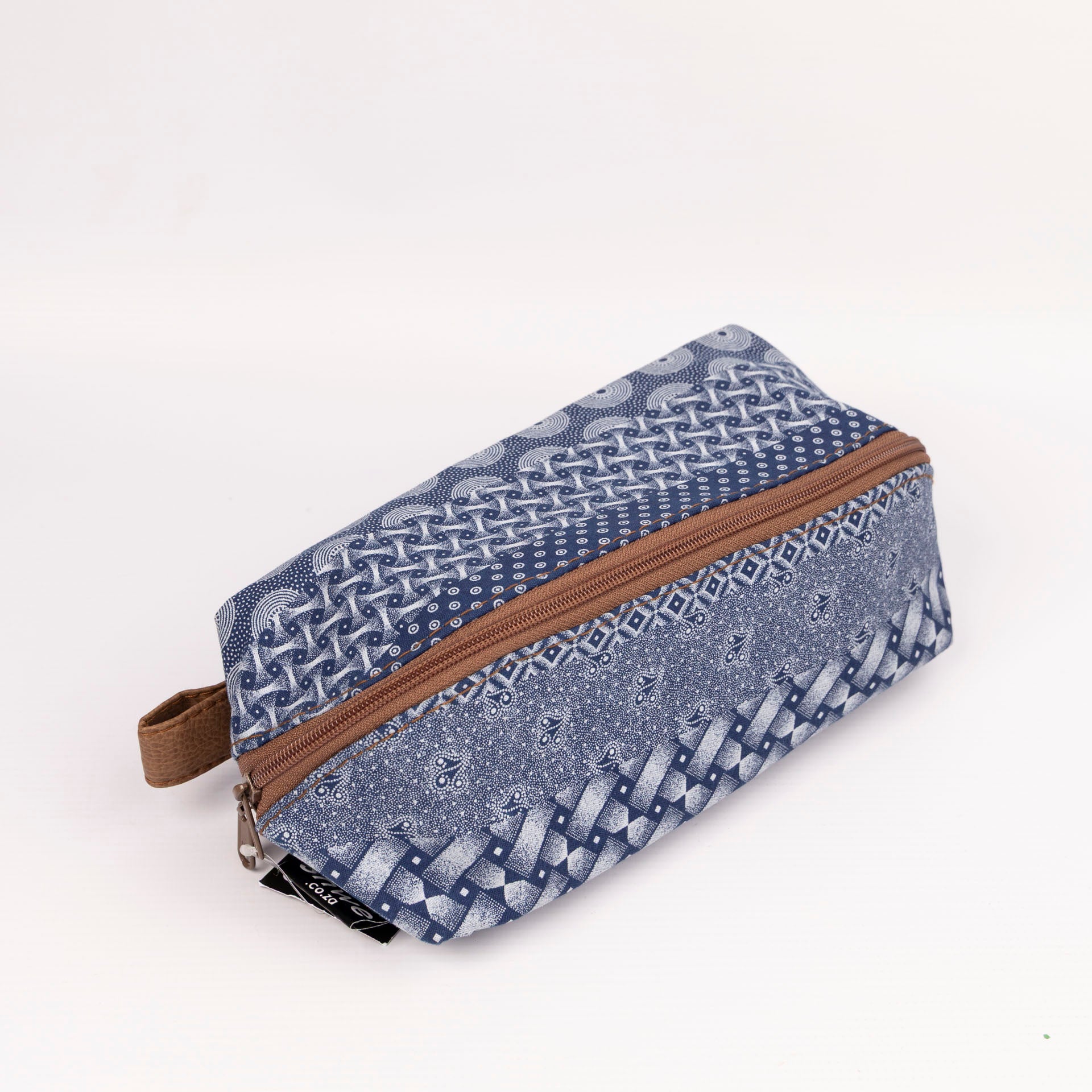 Unisex Shwe Zip Down Toiletry Bag