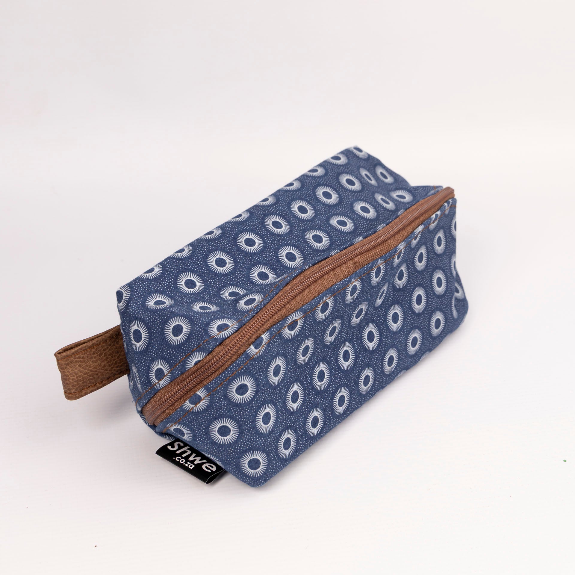 Unisex Shwe Zip Down Toiletry Bag